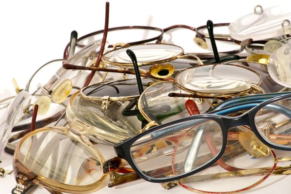 A szemüvegipar pazarlásának a környezettudatos lézeres látásjavítás vethet véget?
